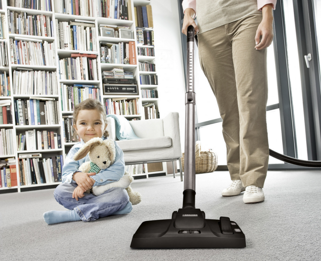Trong thế giới bận rộn ngày nay, việc sở hữu một chiếc máy hút bụi cầm tay thực sự là một lựa chọn thông minh. Tuy nhiên, trước sự đa dạng trên thị trường máy hút bụi với nhiều loại khác nhau, việc tìm ra sản phẩm phù hợp không phải lúc nào cũng dễ dàng. Vì vậy, trong bài viết này, chúng ta sẽ cùng tìm hiểu để chọn lựa một chiếc máy hút bụi cầm tay hoàn hảo cho nhu cầu của mình.