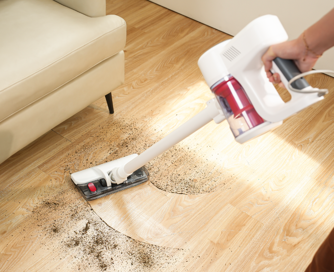 Trong thế giới bận rộn ngày nay, việc sở hữu một chiếc máy hút bụi cầm tay thực sự là một lựa chọn thông minh. Tuy nhiên, trước sự đa dạng trên thị trường máy hút bụi với nhiều loại khác nhau, việc tìm ra sản phẩm phù hợp không phải lúc nào cũng dễ dàng. Vì vậy, trong bài viết này, chúng ta sẽ cùng tìm hiểu để chọn lựa một chiếc máy hút bụi cầm tay hoàn hảo cho nhu cầu của mình.